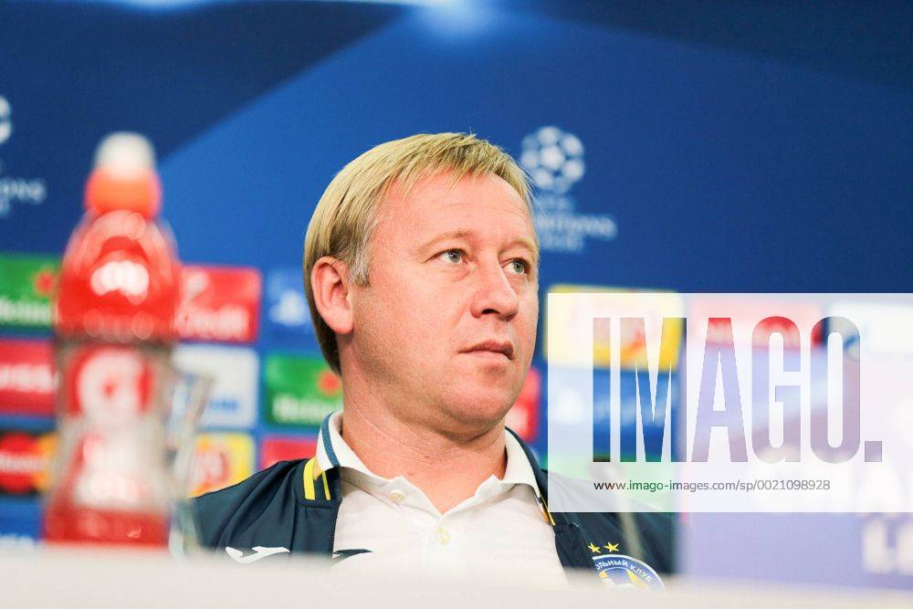 Leverkusen Aleksandr Yermakovich (Trainer, FC Bate Borisov) Pressekonferenz Bayer 04 Leverkusen - FC Bate Borisov, Spieltag 1, Gruppe E, Fussball, UEFA Champions League