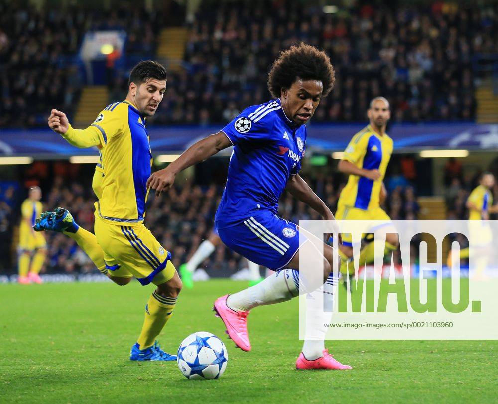 Chelsea s Willian in action as he pulls his hamstring and goes off injured UEFA Champions League - Chelsea vs Maccabi Tel Aviv - Stamford Bridge - England - 16th September 2015 - Picture David Klein Sportimage .