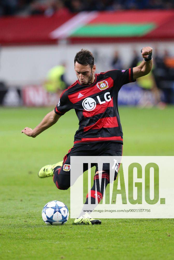 Leverkusen, UEFA Fussball, Herren, Champions League, Saison 2015 2016,Gruppe E, Bayer 04 Leverkusen vs Bate Baryssau, 16.09.2015, BayArena Leverkusen, Hakan Calhanoglu, Bayer 04 Leverkusen , Aktion, Einzelbild