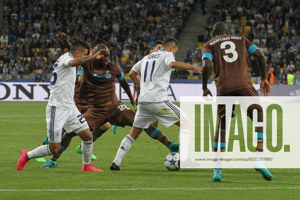 Sept. 16, 2015 - Kiev, Ukraine - Junior Moraes (C) of Dynamo vies for a ball during the UEFA Champions League Group G stage football match between FC Dynamo Kyiv and FC Porto at NSK Olimpiyskyi Stadium in Kyiv on September 16, 2015. Champions League: FC Dynamo Kyiv vs FC Porto - ZUMAn230