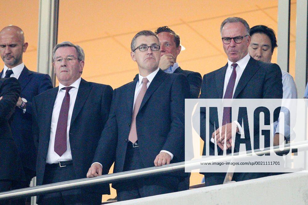 Piraeus l-r: Aufsichtsratsvorsitzender und Praesident Karl Hopfner (FC Bayern Muenchen), stellvertretenden Vorstandsvorsitzenden Jan-Christian Dreesen (FC Bayern Muenchen) und Vorstandsvorsitzender Karl-Heinz Rummenigge (FC Bayern Muenchen), Olympiakos Piraeus vs. FC Bayern Muenchen, Fussball, Champions League, 16.09.2015 ,