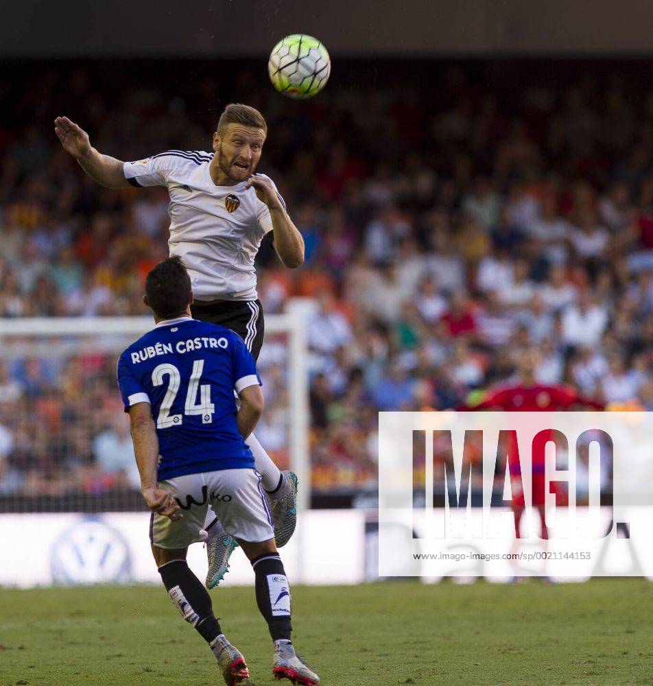 Valencia, Spain. 05 Defender of Valencia CF Shkodran Mustafi and 24 Ruben Castro of Real Betis Balonpie match between Valencia CF and Real Betis Balompie at Mestalla stadium on September 19, 2015 in Valencia, Spain. (Photo by Jose Miguel Fernandez de Velasco Cordon Press)