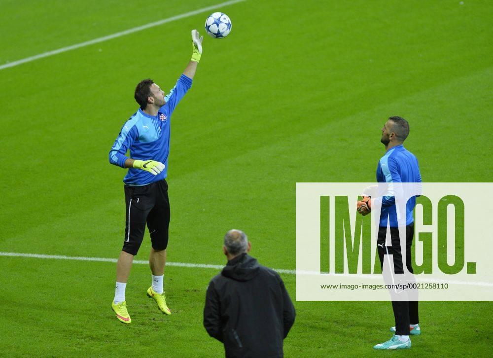 GNK Dinamo training 28.09.2015., Allianz Arena, Muenchen, Germany - Training GNK Dinamo day before the the second round of Group F of the Champions League match between FC Bayern - GNK Dinamo. Eduardo Carvalho, Antonijo Jezina. MarkoxLukunic PIXSELL