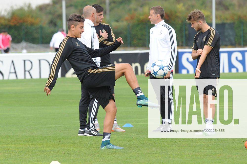 Aktuell Fußball, Champions League, Juventus Turin Training IPP20150929 Football - soccer: UEFA Champions League, , paulo dybala palleggia - ZWEIx PhotoxPressx
