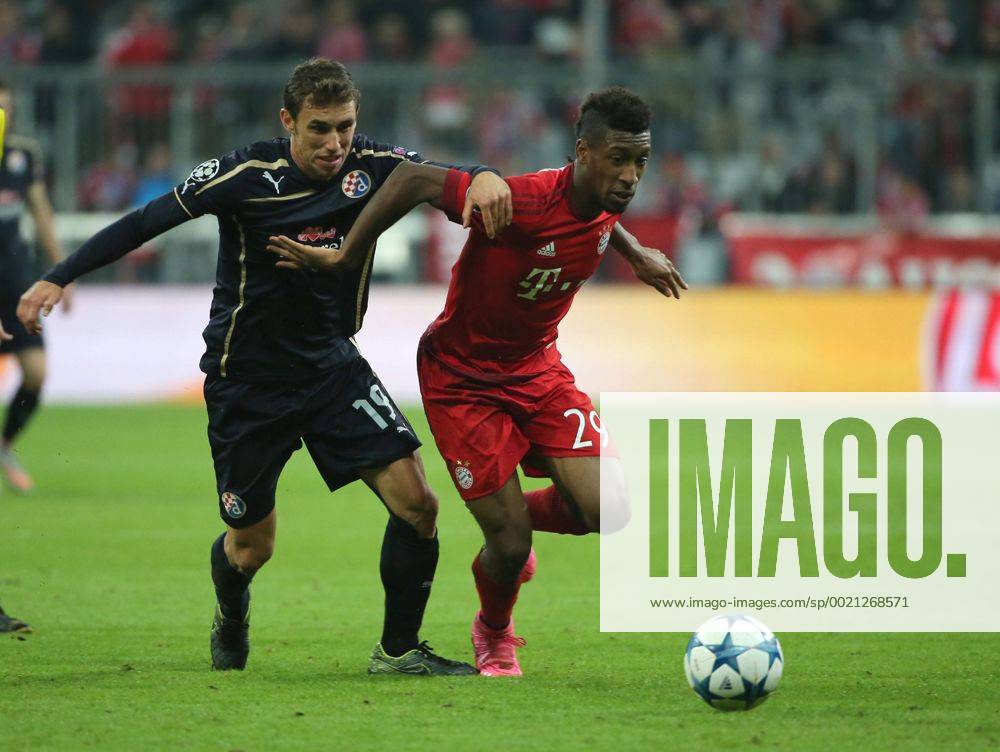 FC Bayern vs Dinamo Zagreb,1.BL, CL, Champions League, Allianz Arena, Soccer Fussball, Football, Herren, Männer 29.09.2015, CL, FC Bayern vs Dinamo Zagreb, Allianz Arena, München im Bild: Josip Pivaric (Dinamo Zagreb) vs Kingsley Coman (FCB)