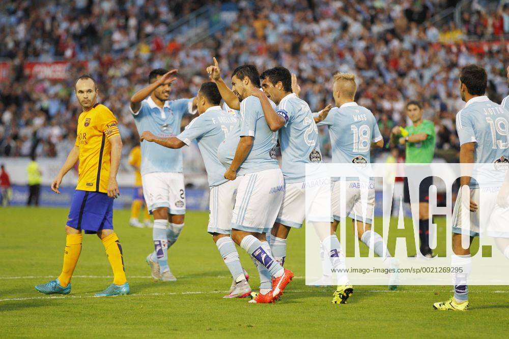 Celta team group Mannschaftsbild Totale (Celta), SEPTEMBER 23, 2015 - Football Soccer : Celta team group celebrate after Nolito s goal on Spanish Liga BBVA match between RC Celta de Vigo 4-1 FC Barcelona Barca at the Balaidos Stadium in Vigo, Spain. NoxThirdxPartyxSales (heha020890)