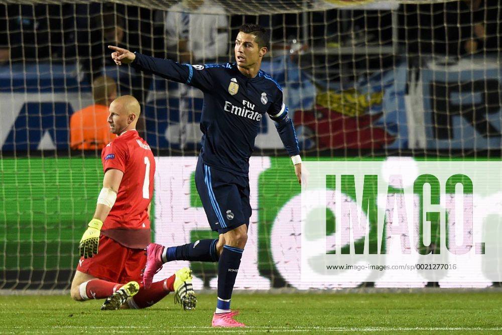 , 150930 Real Madrids Cristiano Ronaldo jublar efter 0-1 bakom Malmö FFs malvakt Johan Wiland during UEFA Champions League 2015 2016 match between Malmö FF and Real Madrid.
