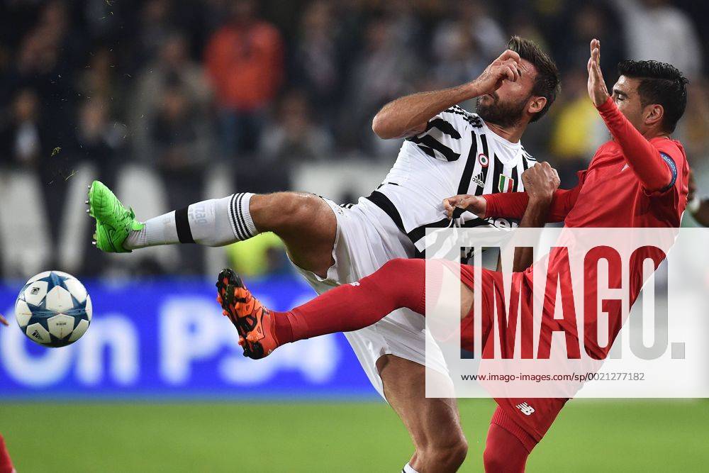 Andrea Barzagli Juventus, Jose Antonio Reyes Sevilla - Torino, 30-09-2015 - UEFA Champions League 2015 2016 - Juventus Torino - FC Sevilla. andreaxstaccioli