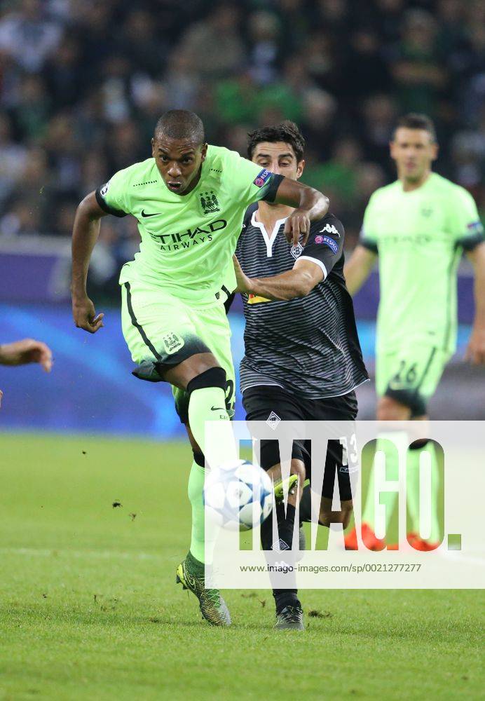 Mönchengladbach , Fussball, UEFA Champions League, Saison 2015 2016, Borussia Mönchengladbach vs Manchester City, 30.09.2015, Borussia Park, Mönchengladbach, Fernandinho, Lars Stindl,