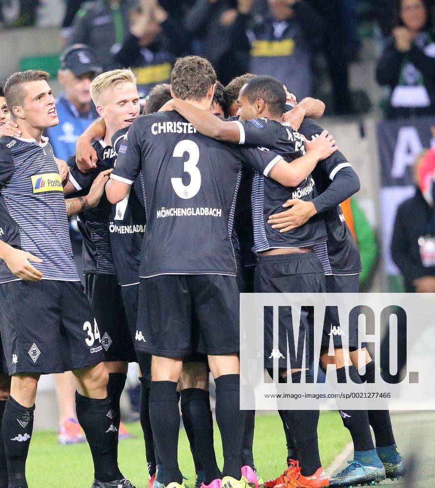 Mönchengladbach , Fussball, UEFA Champions League, Saison 2015 2016, Borussia Mönchengladbach vs Manchester City, 30.09.2015, Borussia Park, Mönchengladbach, gladbacher jubel