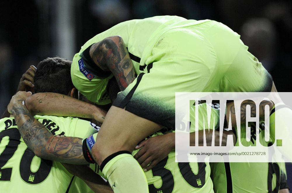 Borussia Park Mönchengladbach 30.9.2015, Champions League, 2015 16, Vorrunde, 2. Spieltag, Borussia Mönchengladbach (Moenchengladbach, Gladbach) vs. Manchester City ---- Jubelorgie der Mannschaft von Manchester City