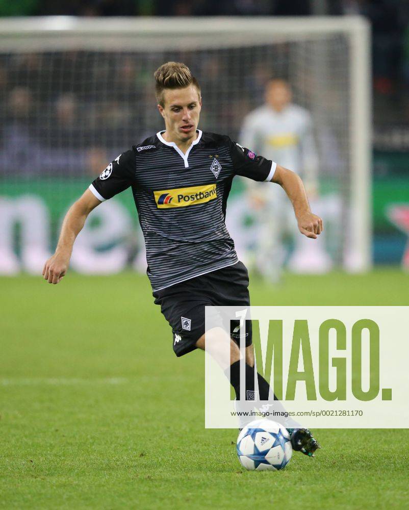Mönchengladbach , Fussball, UEFA Champions League, Saison 2015 2016, Gruppe D, Spieltag 2, Borussia Mönchengladbach vs Manchester City FC, 30.09.2015, Borussia Park, Mönchengladbach, Patrick Herrmann, Gladbach, Aktion Einzelbild