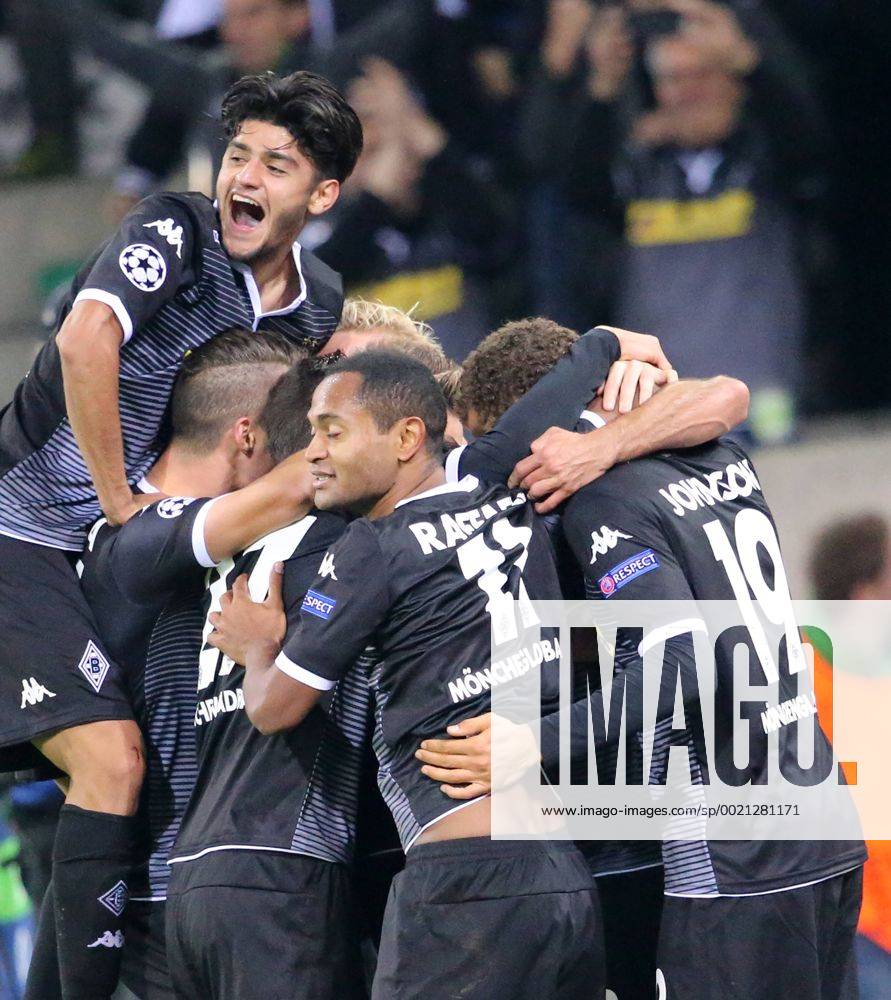 Mönchengladbach , Fussball, UEFA Champions League, Saison 2015 2016, Gruppe D, Spieltag 2, Borussia Mönchengladbach vs Manchester City FC, 30.09.2015, Borussia Park, Mönchengladbach, Gladbacher jubel