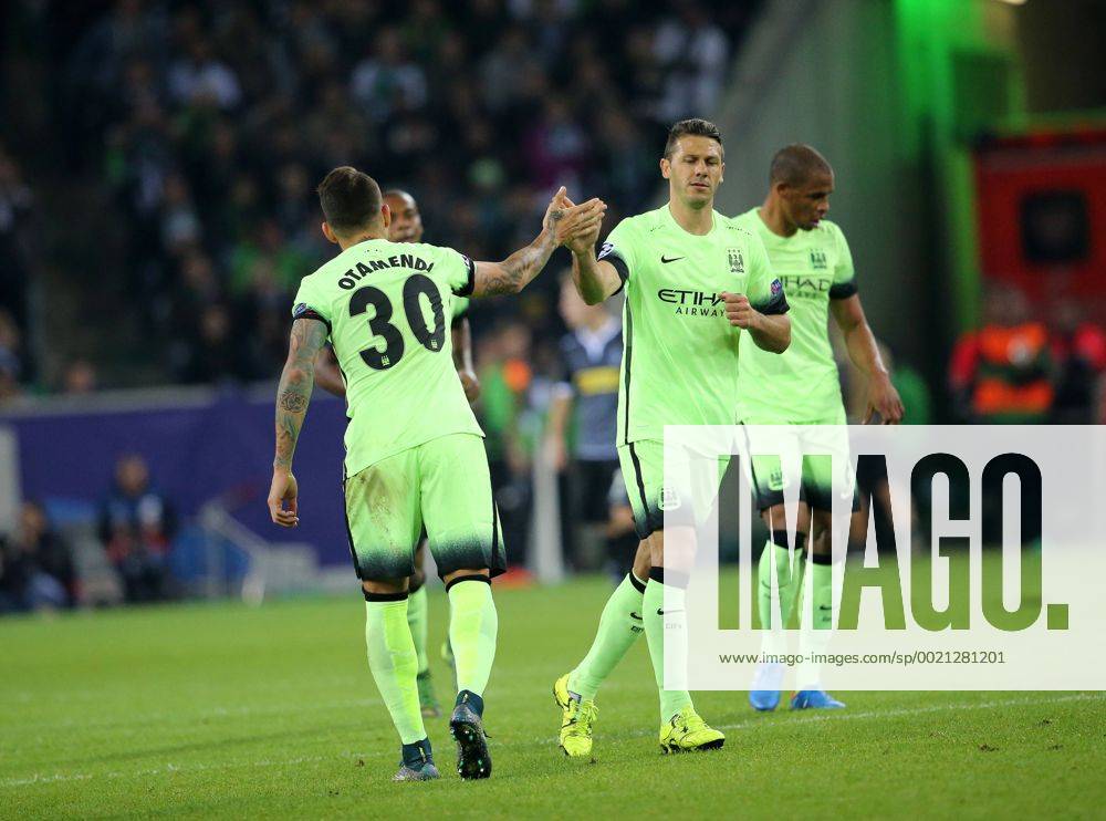 Mönchengladbach , Fussball, UEFA Champions League, Saison 2015 2016, Borussia Mönchengladbach vs Manchester City FC , 30.09.2015, Borussia Park, Mönchengladbach, Nicolas Otamendi , Martin Demichelis, Manchester City FC