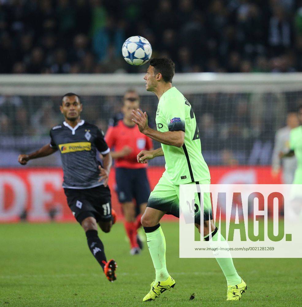 Mönchengladbach , Fussball, UEFA Champions League, Saison 2015 2016, Gruppe D, Spieltag 2, Borussia Mönchengladbach vs Manchester City FC, 30.09.2015, Borussia Park, Mönchengladbach, Martin Demichelis, Manchester City FC