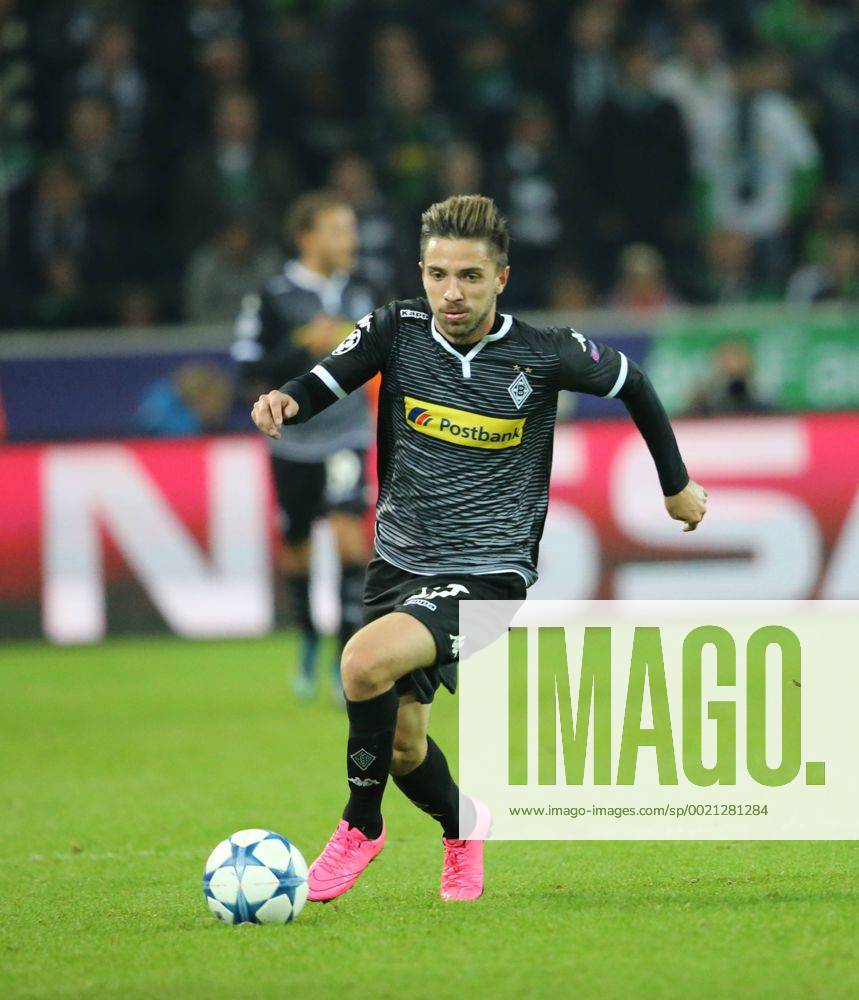 Mönchengladbach , Fussball, UEFA Champions League, Saison 2015 2016, Gruppe D, Spieltag 2, Borussia Mönchengladbach vs Manchester City FC, 30.09.2015, Borussia Park, Mönchengladbach, Julian Korb, Gladbach, Aktion, Einzelbild
