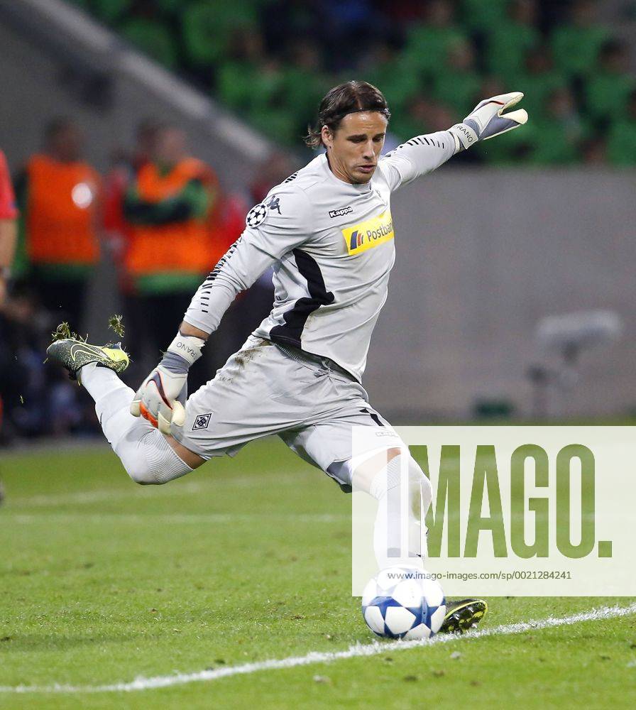 Goalkeeper Yann Sommer (Bor. Mönchengladbach) during the Championsleague between Borussia Moenchengladbach and Manchester City, Borussiapark in Moenchengladbach on September 30., 2015. Borussia Mönchengladbach vs. Manchester City in der Champions League der Saison 2015 2016 am 30. September 2015.
