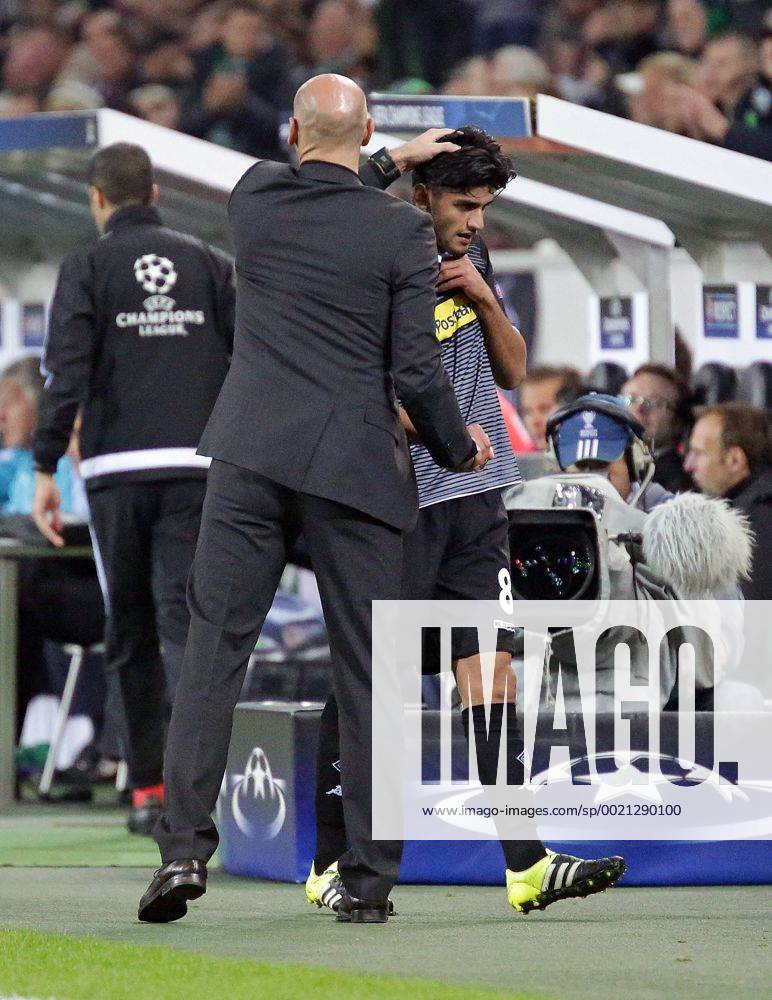 Fussball, UEFA Champions League, Borussia Moenchengladbach - Manchester City FC,, v.l. Trainer Andre Schubert (Borussia Moenchengladbach), Mahmud Dahoud (Borussia Moenchengladbach), Freisteller.