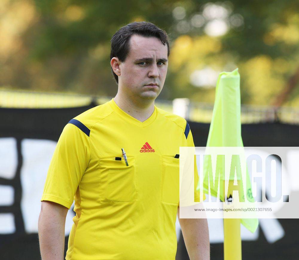 Regionalliga West, Saison 2015 2016, 12. Spieltag, Fortuna Düsseldorf II - SC Verl -- Schiedsrichter Assistent Marcel Neuer, Bruder von Manuel Neuer