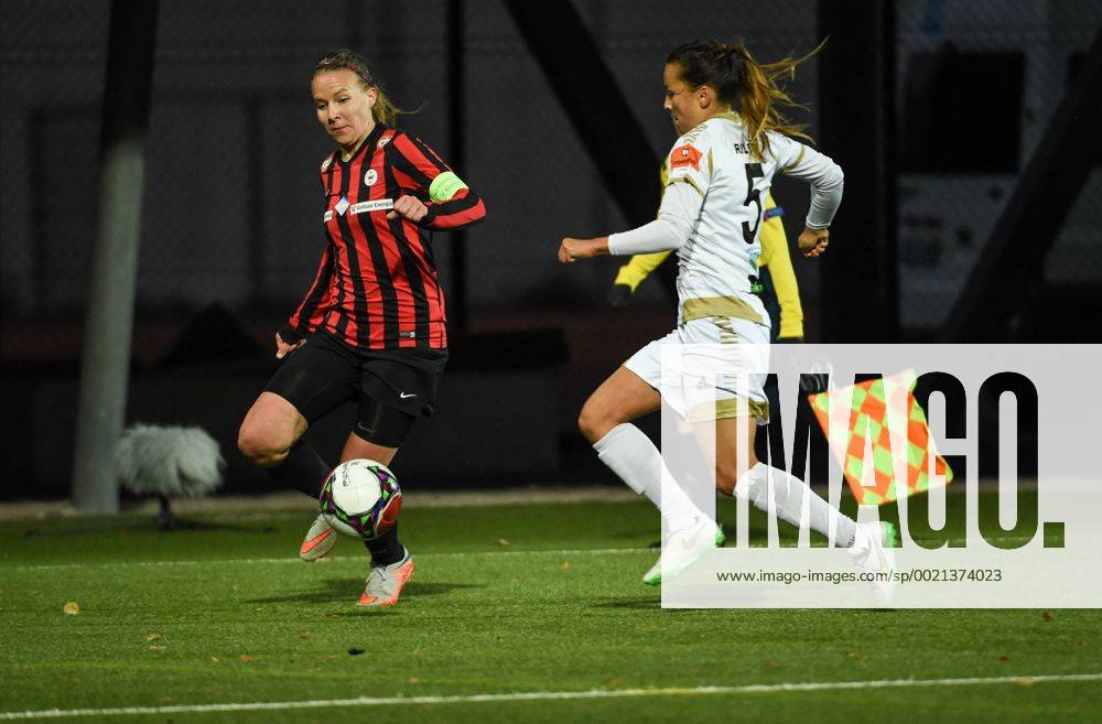 20151007, Vantaa, Finland. Women s Champions League football match PK-35 Vantaa vs FC Roseng?rd at Myymaki Stadium in Vantaa, Fniland. In picture PK-35 Pirjo Leppikangas and FC Roseng?rd Alexandra Riley. Jarno Kuusinen All Over Press FINLAND OUT 1.03555944
