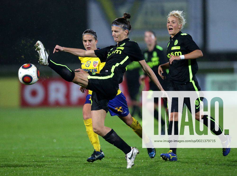 WOMEN SOCCER - CL, Spratzern vs Bardolino SANKT POELTEN,AUSTRIA,07.OCT.15 - WOMEN SOCCER - UEFA Womens Champions League, round of 16, FSK Sankt Poelten Spratzern vs ASD Bardolino Verona CF. Image shows Fanni Vago (St.Poelten), Claudia Squizzato and Federica di Criscio (Verona). GEPAxpictures xWalterxLuger