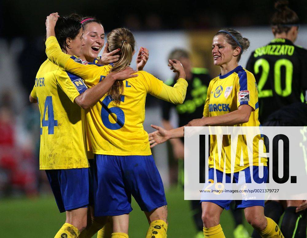 WOMEN SOCCER - CL, Spratzern vs Bardolino SANKT POELTEN,AUSTRIA,07.OCT.15 - WOMEN SOCCER - UEFA Womens Champions League, round of 16, FSK Sankt Poelten Spratzern vs ASD Bardolino Verona CF. Image shows the rejoicing of Mateja Zver, Martina Barbara Dunst, Jennifer Poeltl and Anna Petrusova (St.Poelten). GEPAxpictures xWalterxLuger
