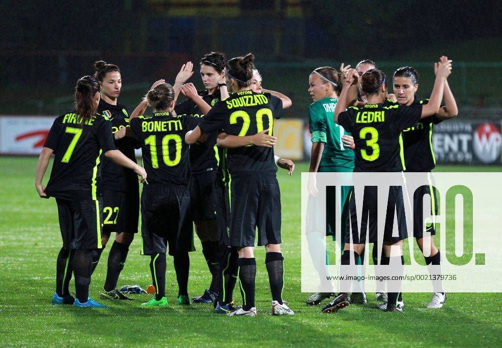 WOMEN SOCCER - CL, Spratzern vs Bardolino SANKT POELTEN,AUSTRIA,07.OCT.15 - WOMEN SOCCER - UEFA Womens Champions League, round of 16, FSK Sankt Poelten Spratzern vs ASD Bardolino Verona CF. Image shows the team of Verona. GEPAxpictures xWalterxLuger