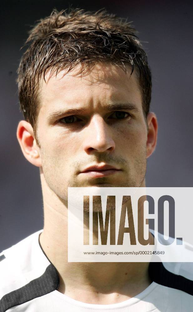 Arne Friedrich (Deutschland) - Nationalhymne - Fußball WM Herren WM 2006, Länderspiel, Nationalteam, Gruppe A Porträt Berlin Fußball WM Herren WM 2006, Länderspiel, Nationalteam, Gruppe A Porträt Berlin