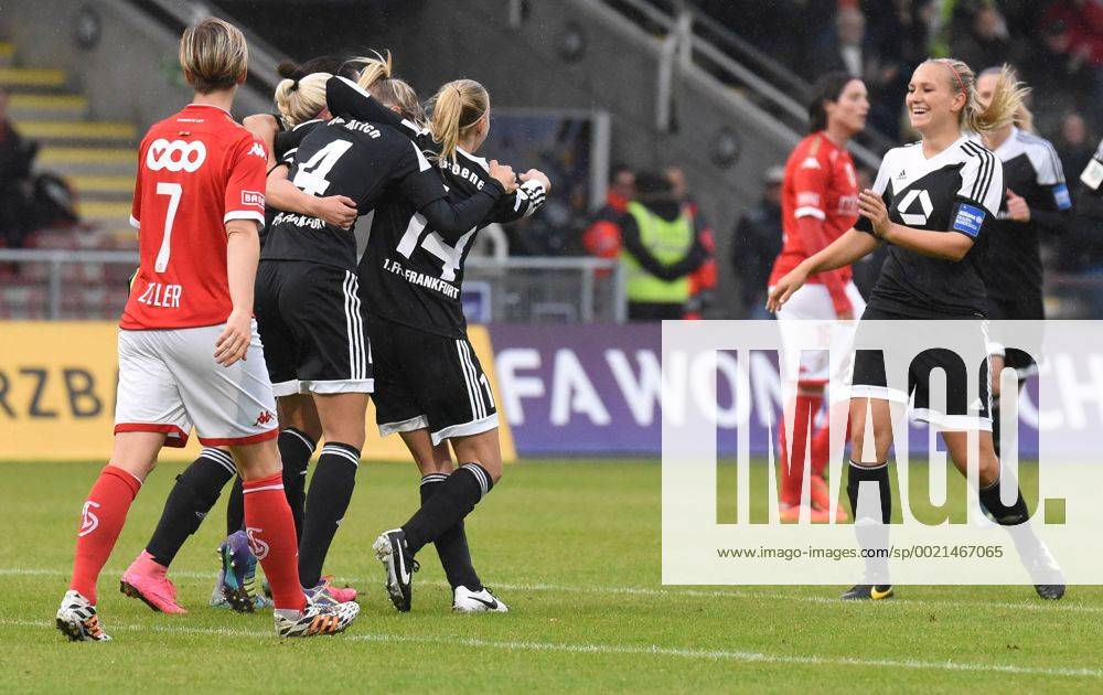 Fussball UEFA Champions League Womans, 1.FFC Frankfurt - Standard Lüttich, v.l. Goal scored, Tor zum 1:0, celebrate the goal, Torjubel durch Mandy Islacker (1.FFC Frankfurt)