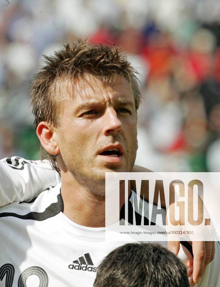 Bernd Schneider (Deutschland) Fußball WM Herren WM 2006, Länderspiel, Nationalteam, Gruppe A, Nationaltrikot Porträt Berlin Fußball WM Herren WM 2006, Länderspiel, Nationalteam, Gruppe A, Nationaltrikot Porträt Berlin