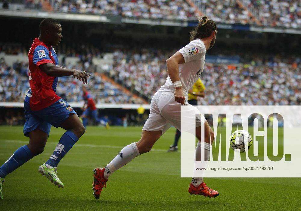 Partido de futbol entre el Real Madrid y el Levante del campeonato espanol de Liga 2015 2016 celebrado en el estadio Santiago Bernabeu, en Madrid 17 10 2015. Football match between Real Madrid and Levante of the 2015 2016 Spanish League, held at the Santiago Bernabeu stadium, in Madrid 10 17 2015. Gareth Bale