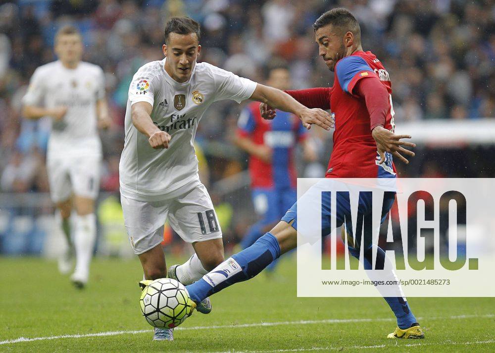 Partido de futbol entre el Real Madrid y el Levante del campeonato espanol de Liga 2015 2016 celebrado en el estadio Santiago Bernabeu, en Madrid 17 10 2015. Football match between Real Madrid and Levante of the 2015 2016 Spanish League, held at the Santiago Bernabeu stadium, in Madrid 10 17 2015. Lucas Vazquez