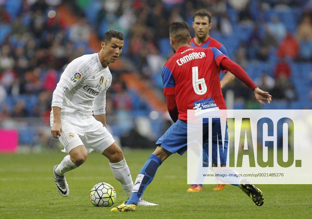 Partido de futbol entre el Real Madrid y el Levante del campeonato espanol de Liga 2015 2016 celebrado en el estadio Santiago Bernabeu, en Madrid 17 10 2015. Football match between Real Madrid and Levante of the 2015 2016 Spanish League, held at the Santiago Bernabeu stadium, in Madrid 10 17 2015. Cristiano Ronaldo