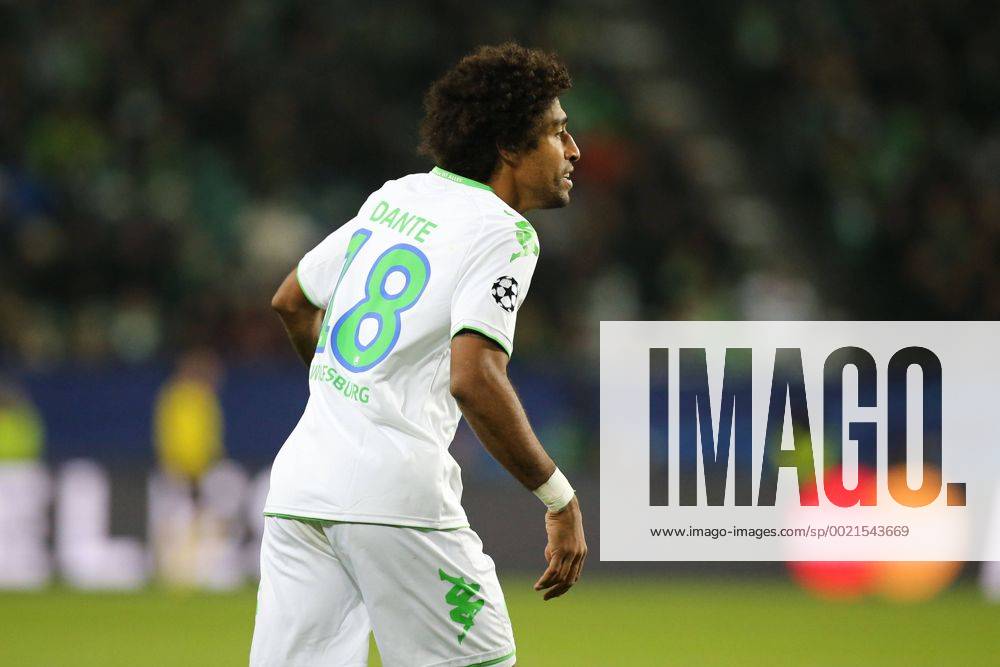 Dante (VfL Wolfsburg) - Champions League Gruppe B Saison 2015-2016 VfL Wolfsburg vs. PSV Eindhoven in der Volkswagen Arena in Wolfsburg - Einzelbild,Aktion,Deutschland, Fussball, Mann,Männer