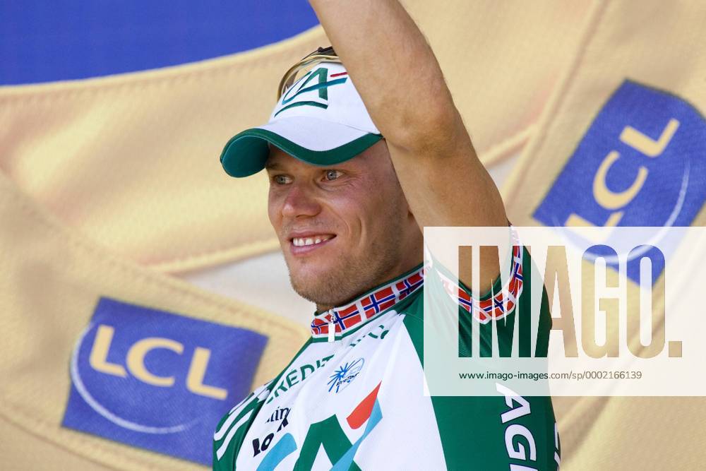 Thor Hushovd (Norwegen Credit Agricole) bei der Siegerehrung für den Führenden der Gesamtwertung nach der 2. Etappe der Tour de France 2006 Radsport Herren Tour de France 2006, ProTour, Straßenradsport, Straße, Rad Porträt 2. Etappe: Obernai - Esch sur Alzette Freude, Radsport Herren Tour de France 2006, ProTour, Straßenradsport, Straße, Rad Porträt 2. Etappe: Obernai - Esch sur Alzette Freude,