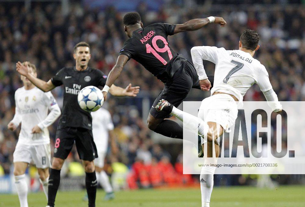 Fußball, Champions League, Real Madrid - Paris St. Germain Partido de futbol entre el Real Madrid y el Paris Saint Germain de la Champions League 2015 2016, celebrado en el estadio Santiago Bernabeu, en Madrid 03 11 2015. Soccer match between Real Madrid and Paris Saint Germain of the 2015 2016 Champions League, held at the Santiago Bernabeu stadium, in Madrid 11 03 2015. Cristiano Ronaldo