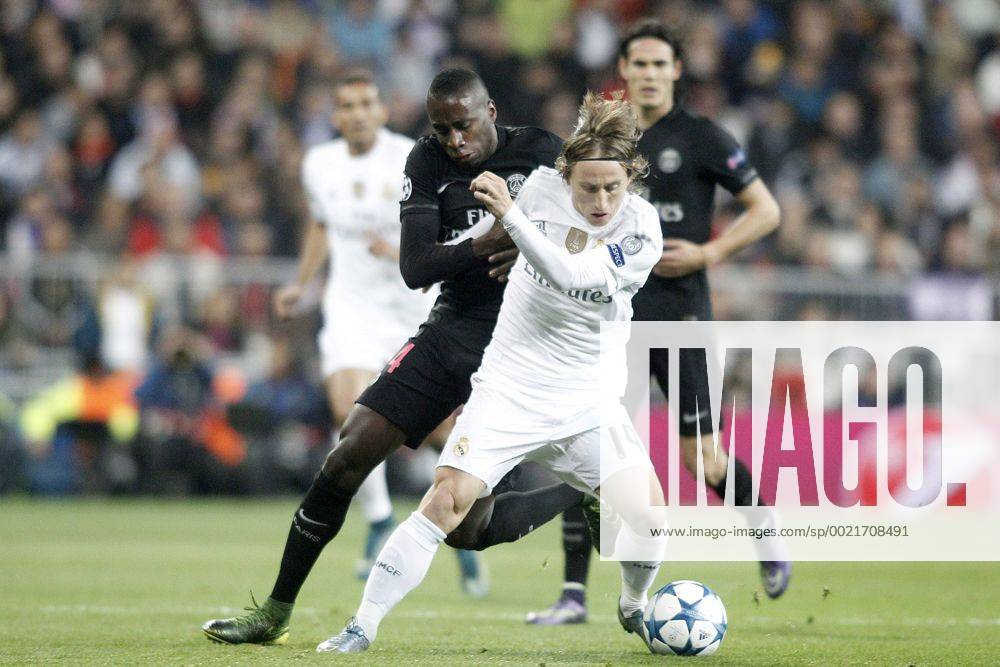 Fußball, Champions League, Real Madrid - Paris St. Germain Real Madrid s Luka Modric (r) and Paris Saint-Germain s Blaise Matuidi during Champions League 2014 2015 Semi-finals 2nd leg match. November 3,2015. (2015110303)