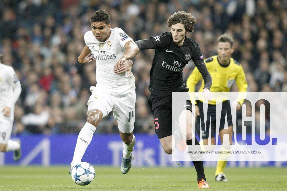 Fußball, Champions League, Real Madrid - Paris St. Germain Real Madrid s Casemiro (l) and Paris Saint-Germain s Adrien Rabiot during Champions League 2014 2015 Semi-finals 2nd leg match. November 3,2015. (2015110310)
