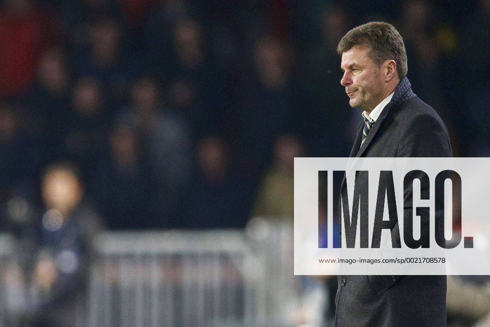 Fußball, Champions League, PSV Eindhoven - VfL Wolfsburg coach Dieter Hecking of Vfl Wolfsburg during the UEFA Champions League match between PSV Eindhoven and VfL Wolfsburg on November 3, 2015 in Eindhoven, The Netherlands. PSV v VfL Wolfsburg UEFA Champions League 2015 2016 IVx 4540748