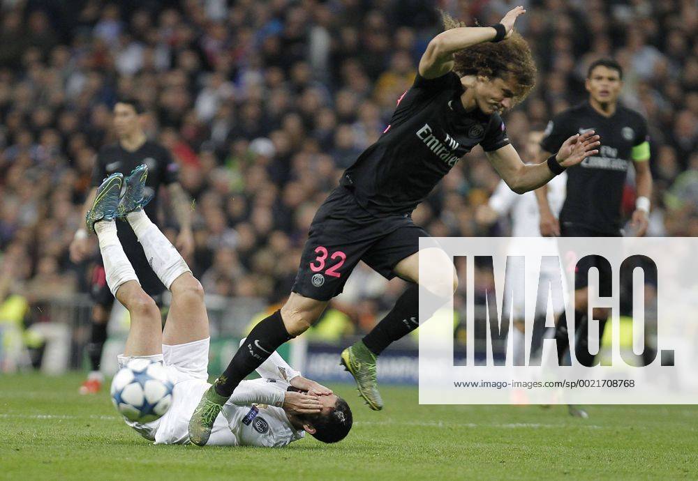 Fußball, Champions League, Real Madrid - Paris St. Germain Partido de futbol entre el Real Madrid y el Paris Saint Germain de la Champions League 2015 2016, celebrado en el estadio Santiago Bernabeu, en Madrid 03 11 2015. Soccer match between Real Madrid and Paris Saint Germain of the 2015 2016 Champions League, held at the Santiago Bernabeu stadium, in Madrid 11 03 2015. Isco and David Luiz