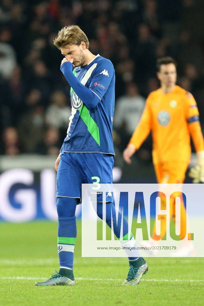 Fußball, Champions League, PSV Eindhoven - VfL Wolfsburg Eindhoven Nicklas Bendtner ( 3, VfL Wolfsburg) PSV Eindhoven - VfL Wolfsburg, Fussball, Champions-League, 03.11.2015,