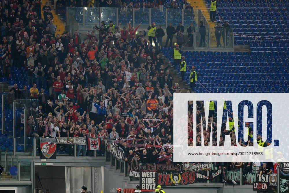 IPP20151104 Football - soccer: UEFA Champions League, AS Rom - Bayer 04 leverkusen, i tifosi del Bayer (Hinweis: Verwendung nur in Deutschland - only Germany) ZWEIx PhotoxPressx