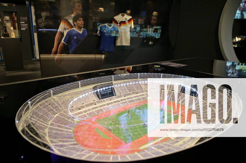 Fussball Nationalmannschaft, Deutsches Fussballmuseum in Dortmund. Der Triumph von Rom , Endspiel der WM 1990 in Italien , Argentinien vs. Deutschland 0:1