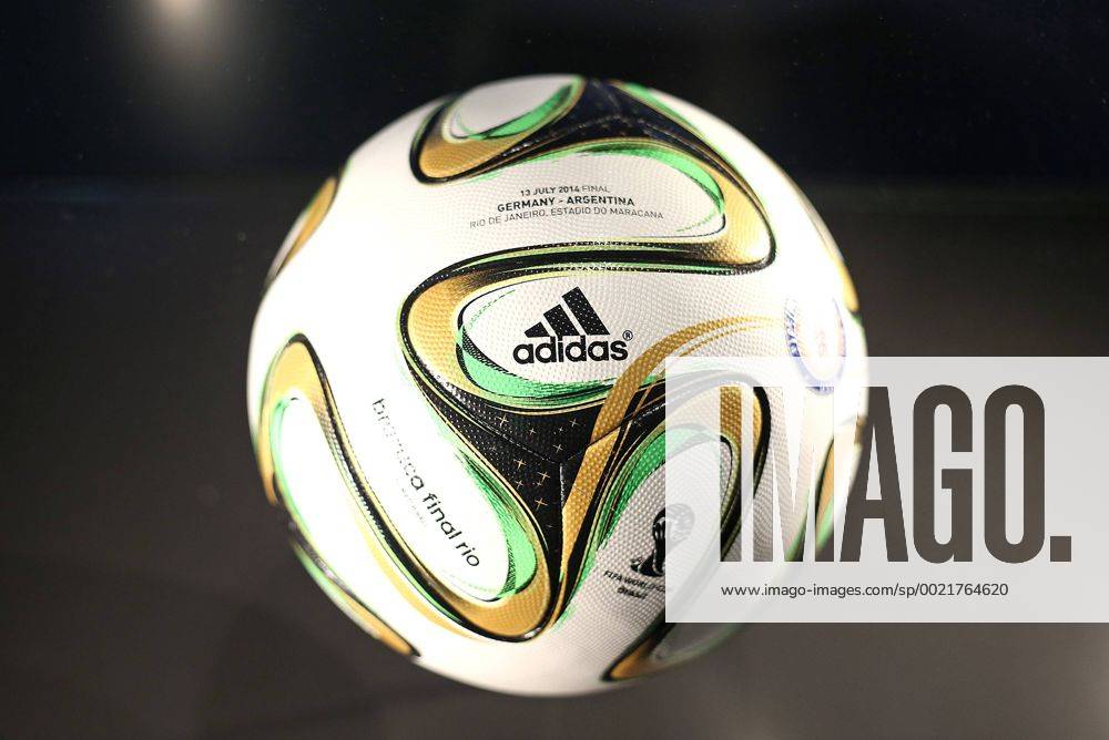 Fussball Nationalmannschaft, Deutsches Fussballmuseum in Dortmund. Spielball aus dem Finale vom 13. Juli 2014 Deutschland vs. Argentinien