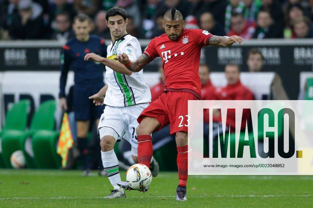(L-R) Lars Stindl of Borussia Monchengladbach, Arturo Vidal of Bayern Munchen during the Bundesliga match between Borussia M& 246;nchengladbach and Bayern M& 252;nchen on December 5, 2015 at the Borussia-Park in M& 246;nchengladbach, Germany. Borussia M& 246;nchengladbach v Bayern M& 252;nchen Bundesliga 2015 2016 LaurensxLindhoutxIVx 4661874