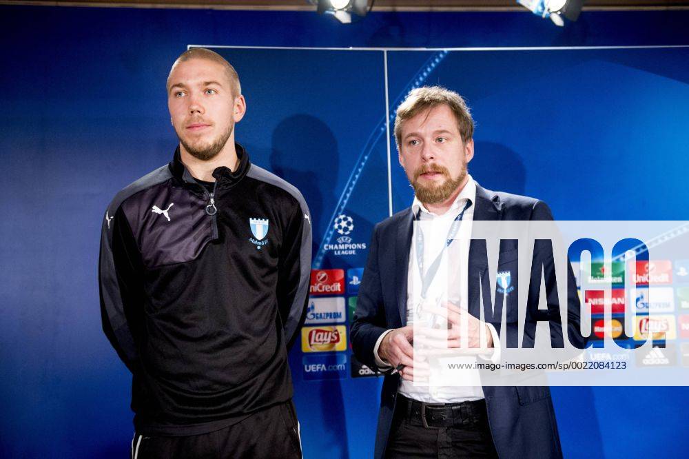 Malmö FFs Anton Tinnerholm och kommunikationschef Peter hlander under en presskonferens den 7 december 2015 i Madrid.