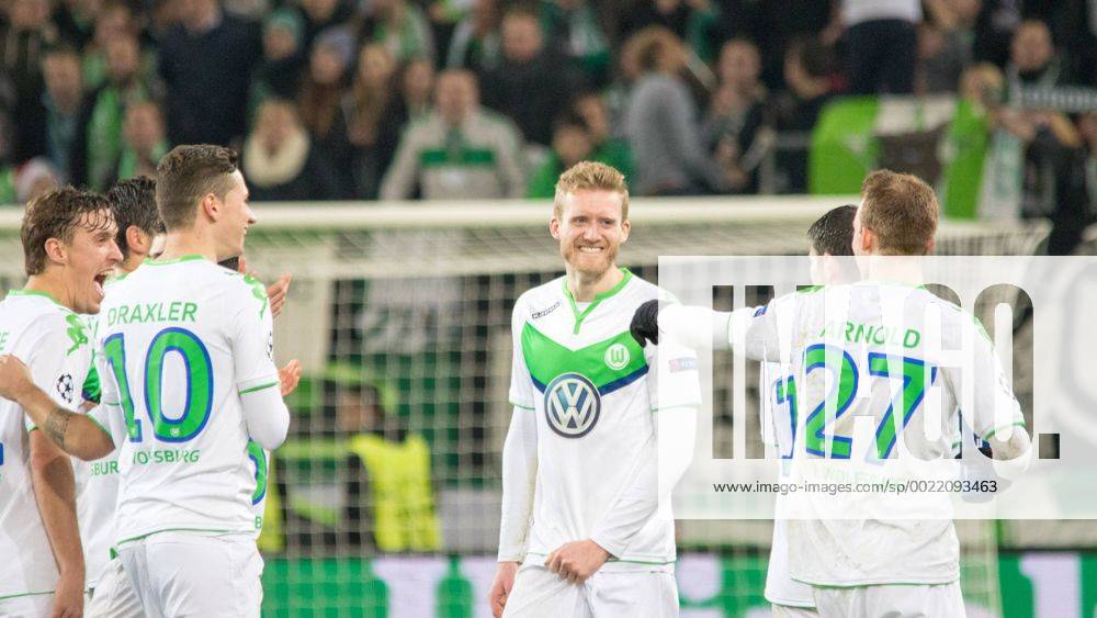 Fußball, UEFA Champions League, VfL Wolfsburg - Manchester United ManU v.l. Max Kruse (Wolfsburg), Julian Draxler (Wolfsburg), Andre Schürrle (Weltmeister; Wolfsburg), Maximilian Arnold (Wolfsburg). Jubel, Torjubel, Freude, Emotion, Torerfolg, Aktion, action.