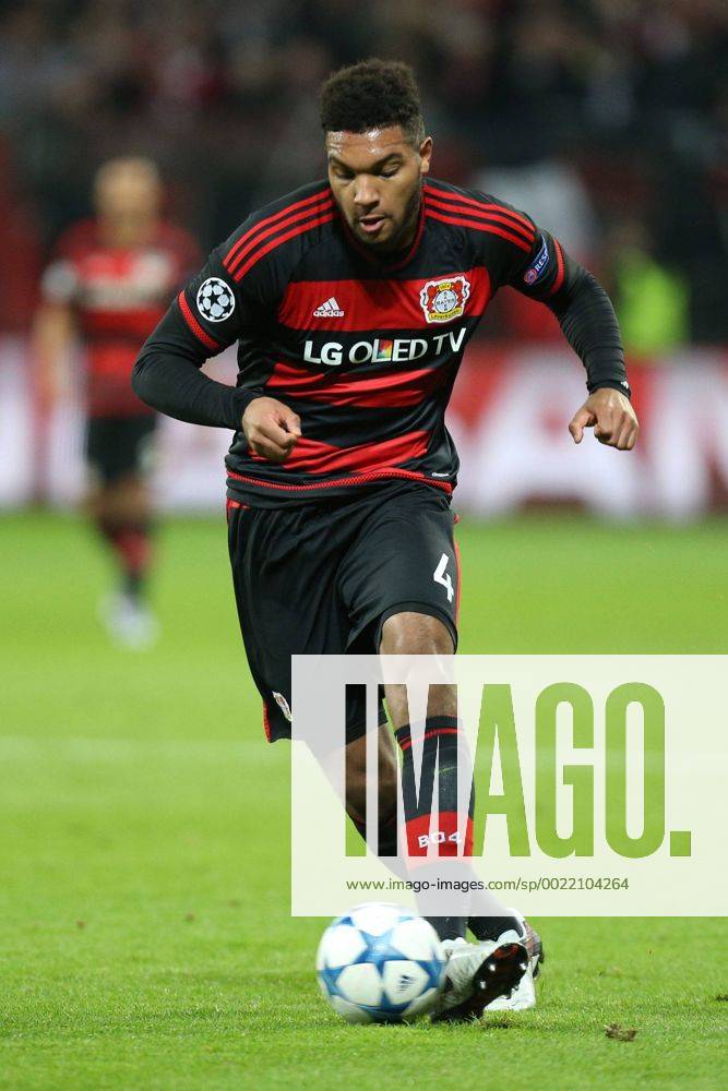 Leverkusen Jonathan Tah ( 4, Bayer 04 Leverkusen), Bayer 04 Leverkusen - FC Barcelona Barca Fussball, Champions-League, 09.12.2015,