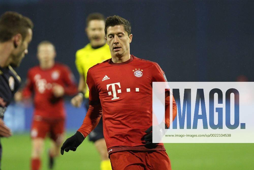 Zagreb, 09.12.2015., Stadion Maksimir, Champions League, group F, GNK Dinamo Zagreb (blue) 0-2 FC Bayern (red) Robert LEWANDOWSKI (9)