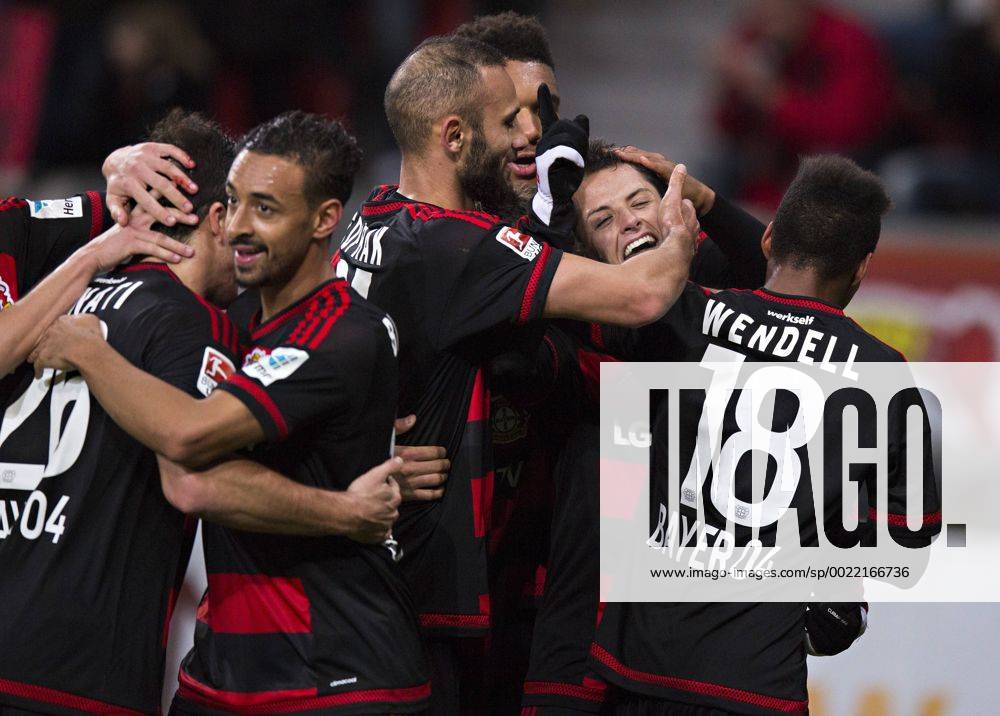Leverkusen, 12.12.2015, BayArena Torjubel: Karim Bellarabi (Bayer), Ömer Toprak (Bayer), Javier Hernandez Chicharito (Bayer), Wendell (Bayer) Bayer Leverkusen - Borussia Mönchengladbach mm